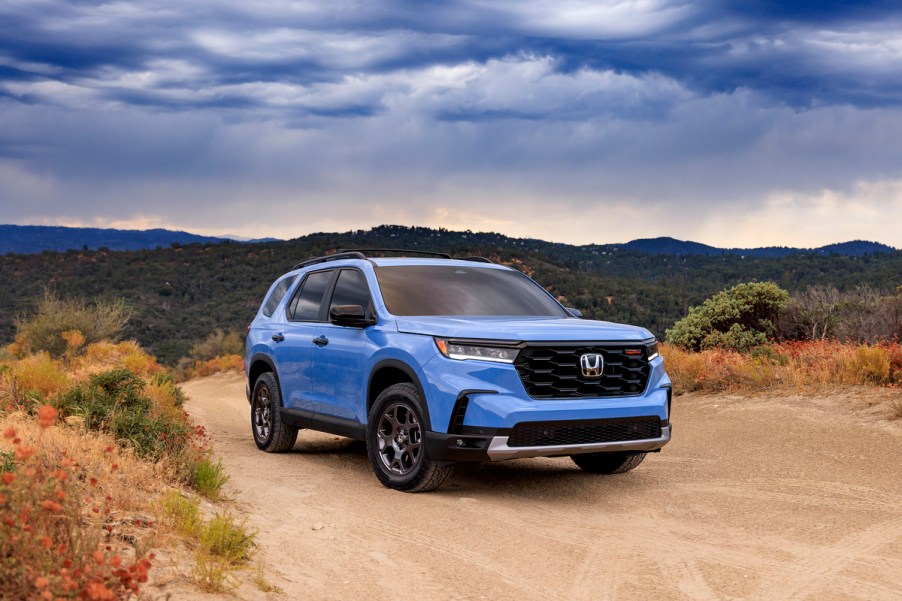 A blue 2023 Honda Pilot TrailSport.