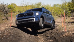 2023 Kia Telluride off-roading trim