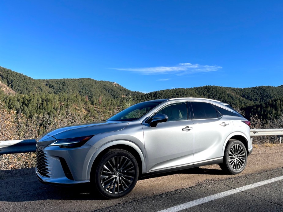 2023 Lexus RX 350h side view