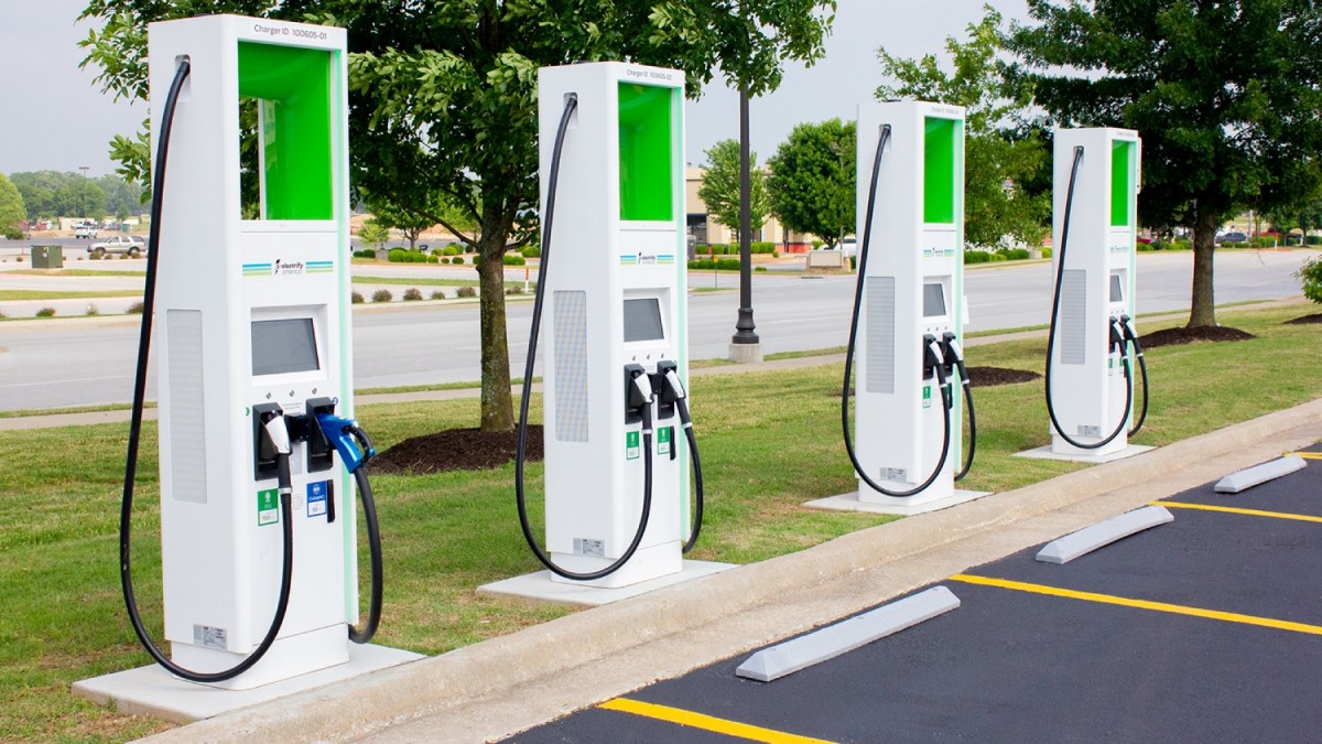 How long does it take to charge an electric car at Walmart?