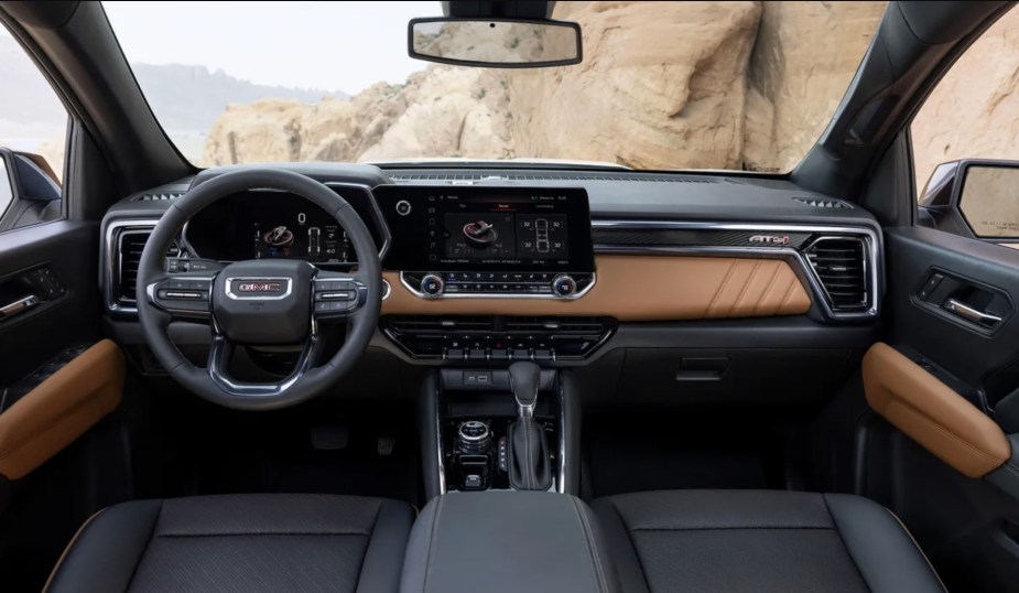 2023 GMC Canyon interior