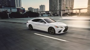 2023 Lexus ES 350 Front