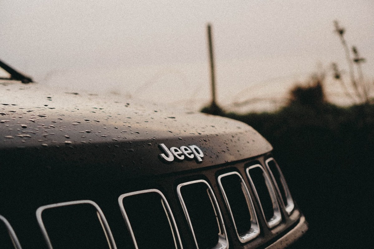 The Jeep logo on a Jeep SUV