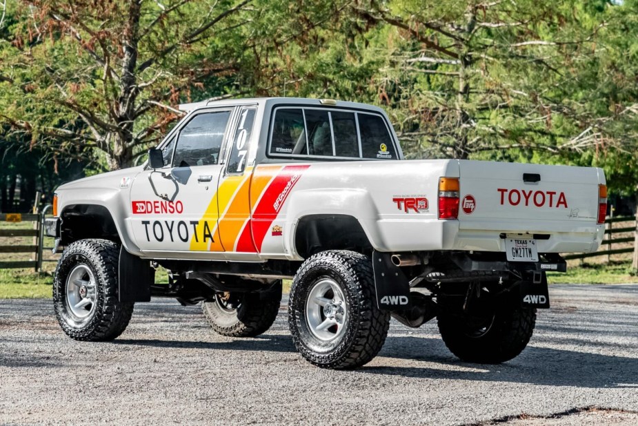 Toyota Pickup Truck Xtracab SR5 4×4 Hilux 