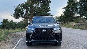 2022 Lexus LX 600 front view