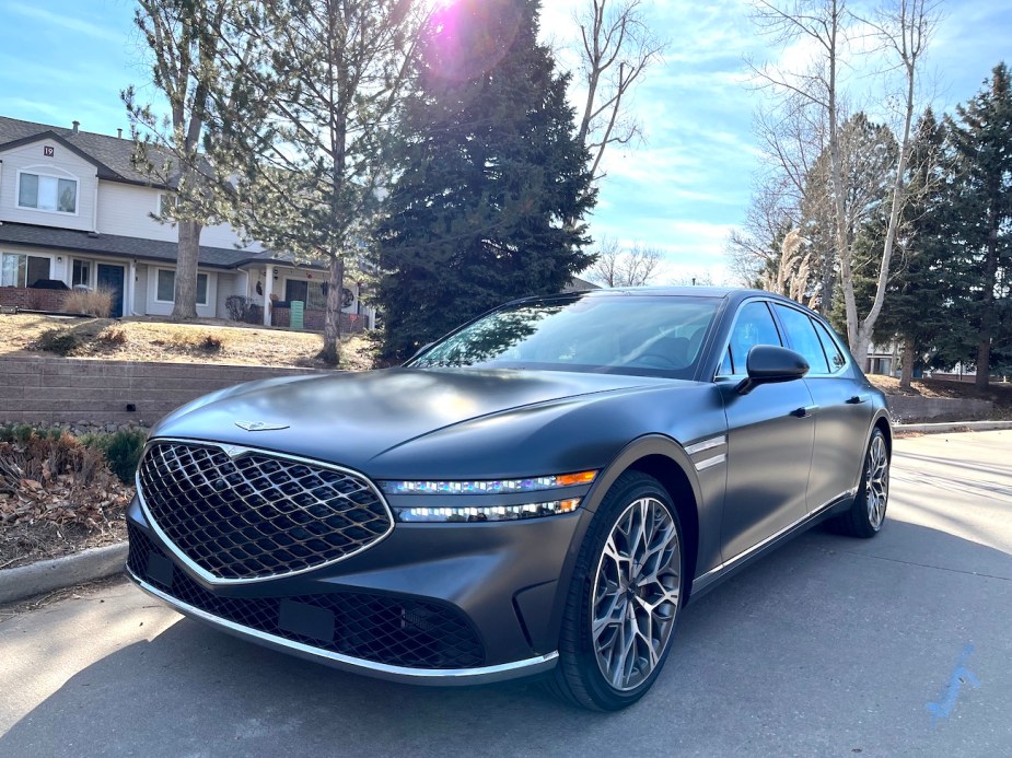 2023 Genesis G90 front view