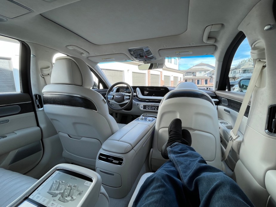 2023 Genesis G90 rear seat=