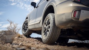 A 2023 Kia Telluride off-roading, which is a great SUV to buy.