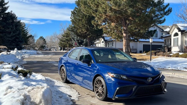 3 Reasons the 2023 Toyota Camry SE Hybrid Nightshade Is the Best Trim For You