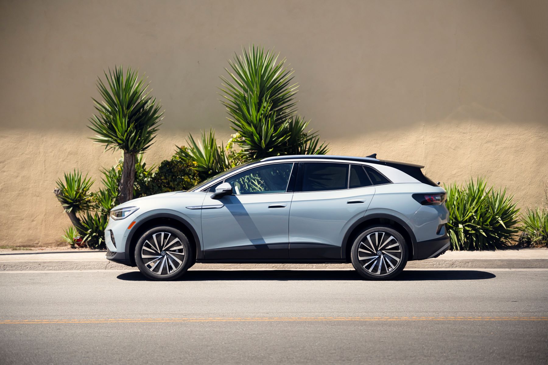 A side shot profile of the 2023 Volkswagen ID.4 electric (EV) compact SUV highlighting its ground clearance