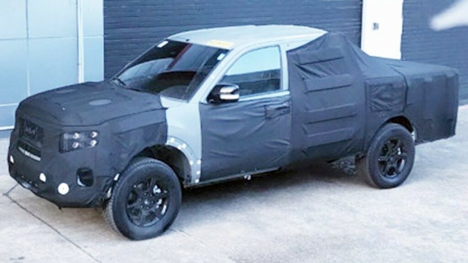 Kia pickup truck spy shot 