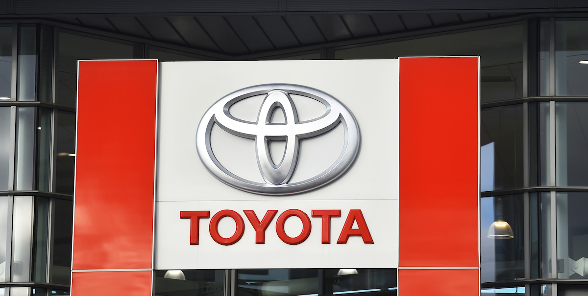 A Toyota logo on a sign.