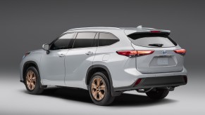 Fuel-efficient Toyota SUVs like this 2023 Toyota Highlander Hybrid