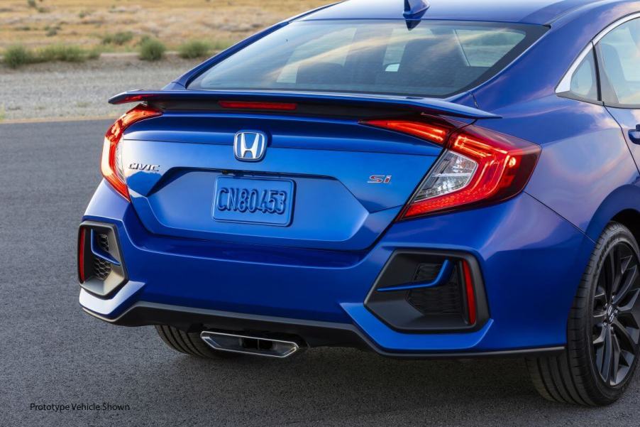 Civic Si model badging on the back of a blue 2020 Honda Civic Si sedan