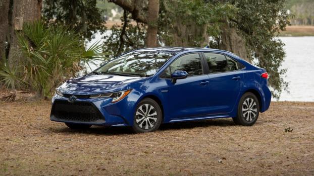 8 Reasons Why the 2020 Toyota Corolla Hybrid Is a Great First Car for Teenagers