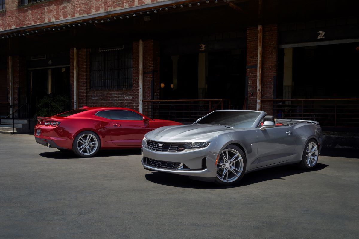 The 2023 Chevrolet Camaro Convertible next to the hardtop