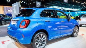 A blue 2023 Fiat 500X at an auto show.