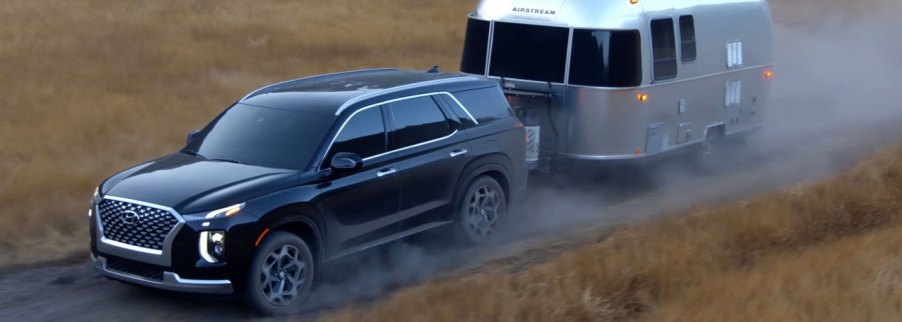 The 2023 Hyundai Palisade towing a trailer.