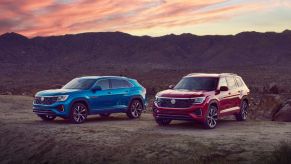 A 2024 Volkswagen Atlas and Atlas Sport on display in an open field.