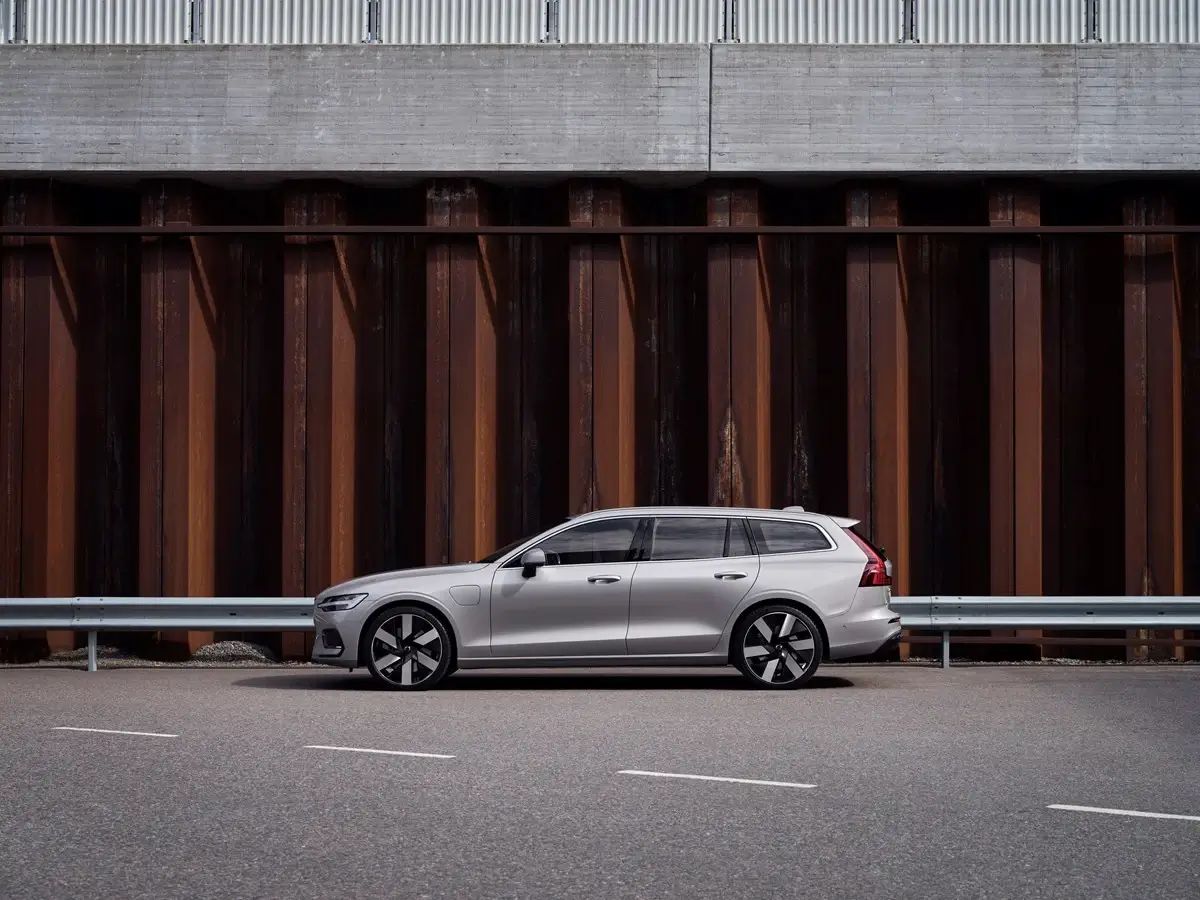 The interior of the Volvo V60 Recharge