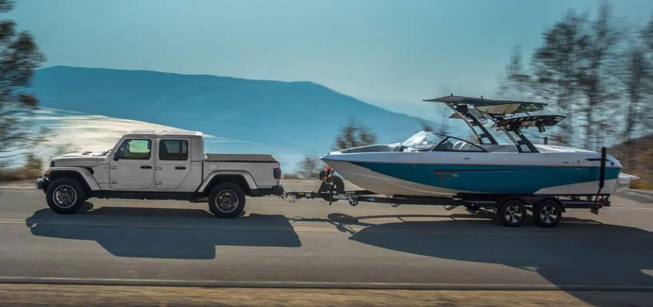 The 2023 Jeep Gladiator is a truck that still has manual windows.