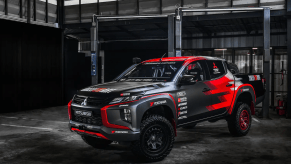 Mitsubishi Triton rally truck