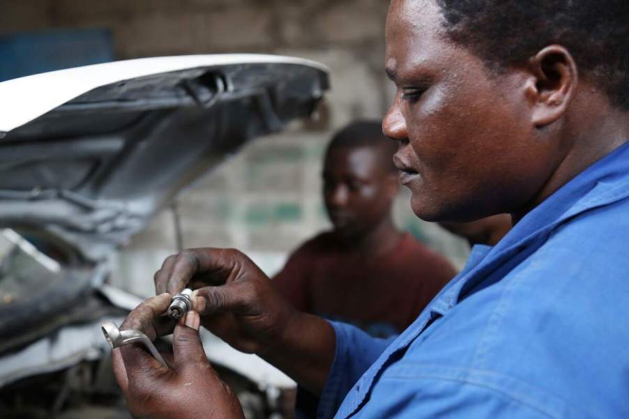 A person possibly performing recall repairs for free.