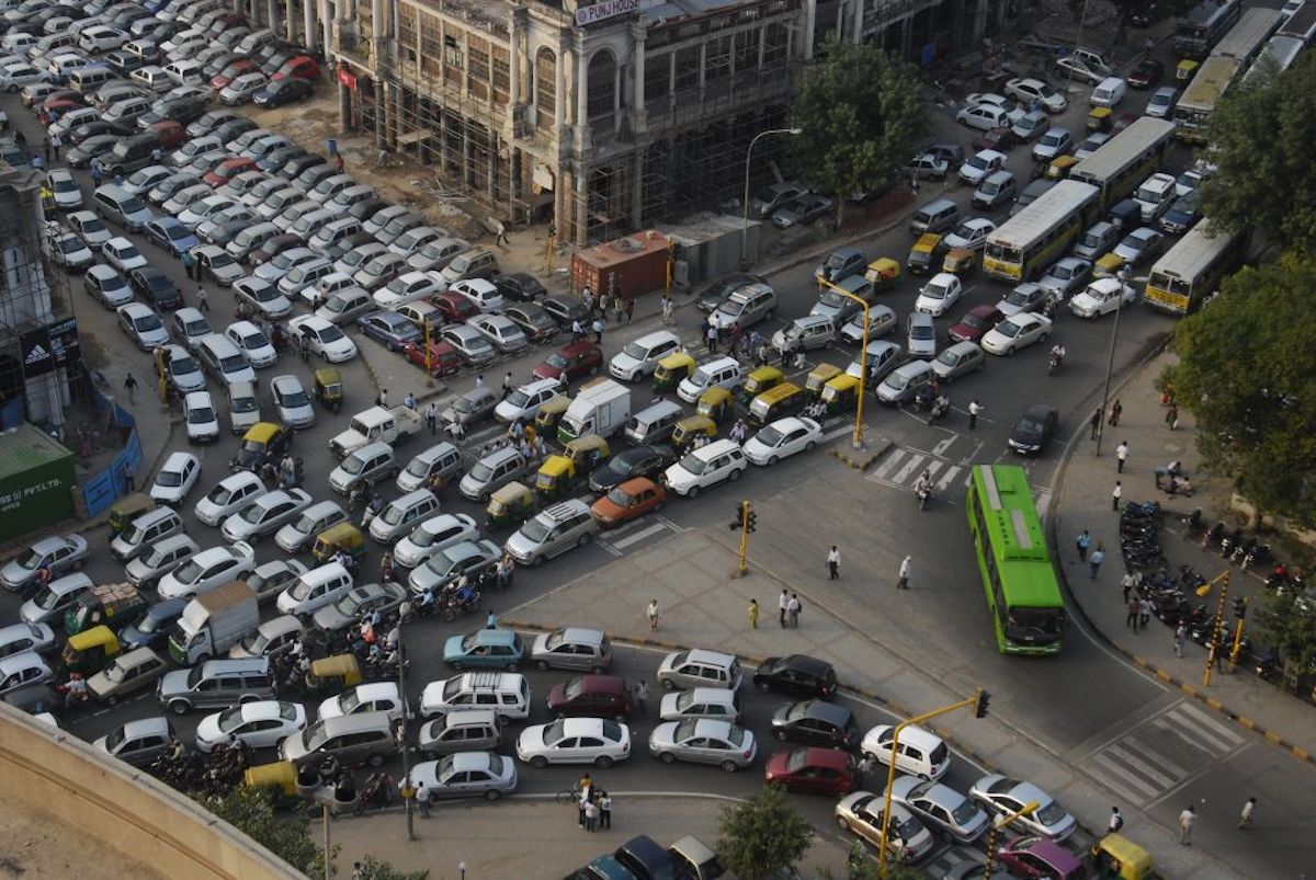 Traffic without the same traffic lights system in the U.S.