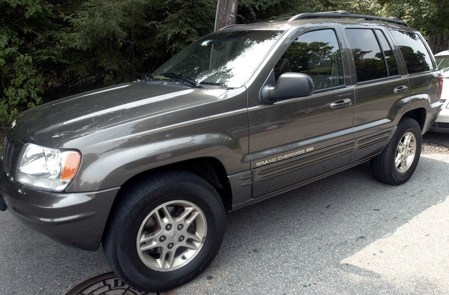 Some of the common Jeep Grand Cherokee problems as seen here on this silver SUV