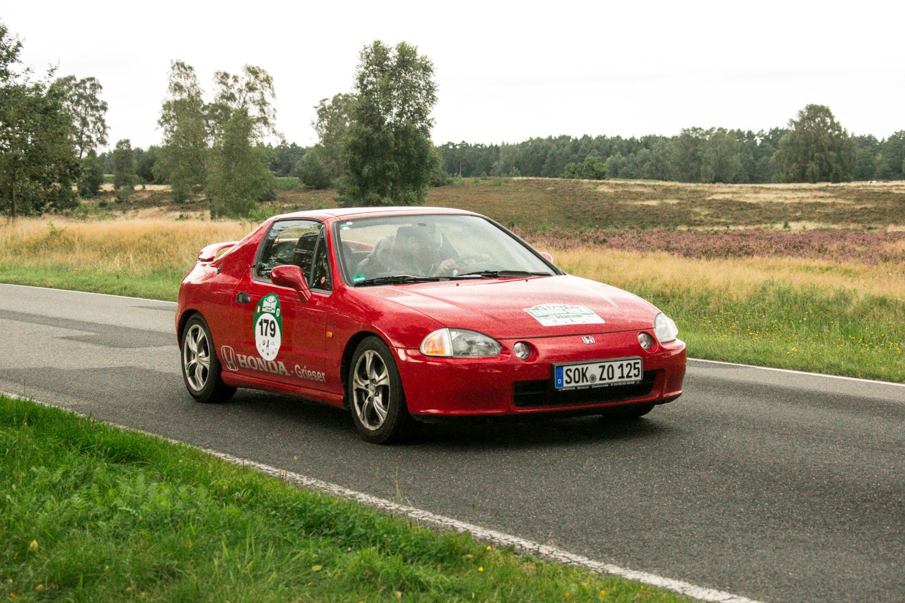 A red Honda CR-X Del Sol in the district of Undeloh in the Lüneburg Heath