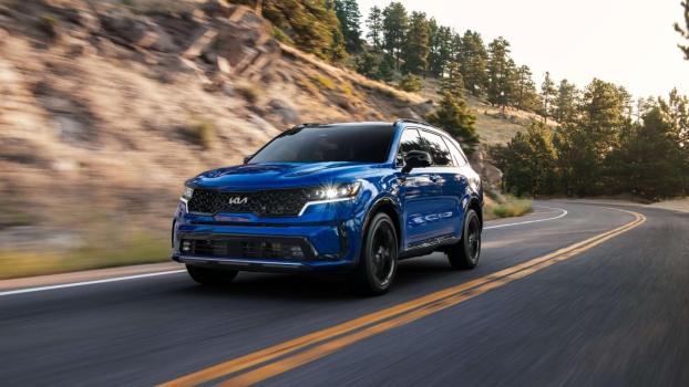 Finding a Comparison for the 2023 Kia Sorento Hybrid Isn’t Easy