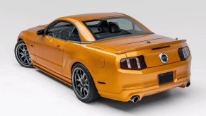 Mustang retractable