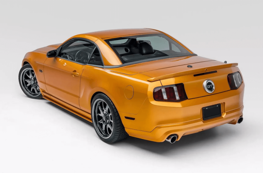 Mustang retractable