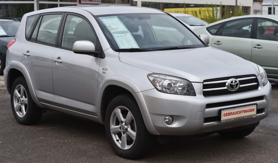 A gray 2014 Toyota RAV4 for sale 