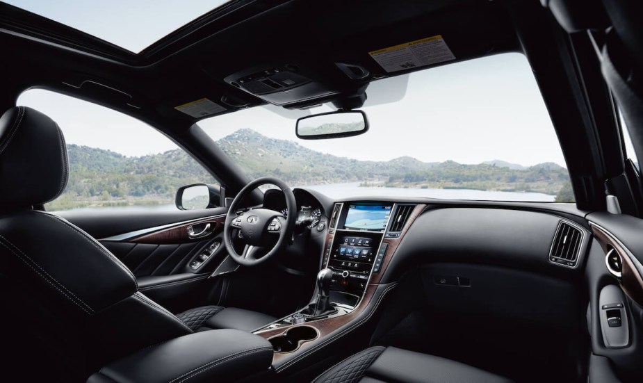 2017 Infiniti Q50 interior view