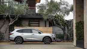 A silver 2023 Acura MDX