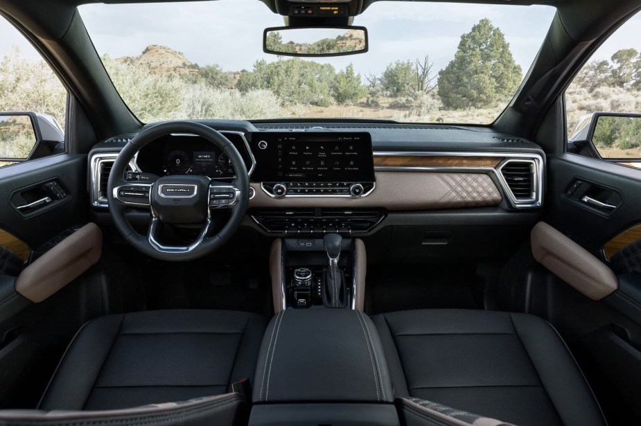 2023 GMC Canyon interior