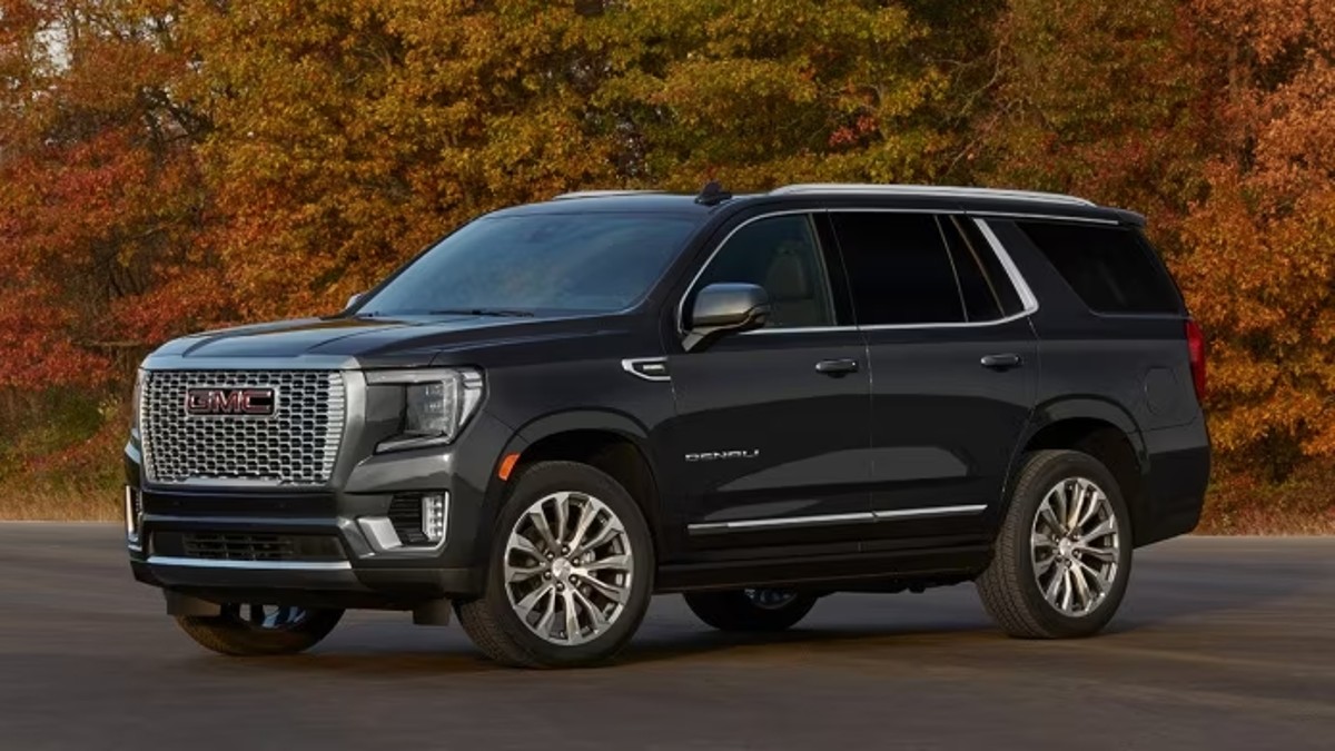 2023 GMC Yukon Posed with a Fall Background