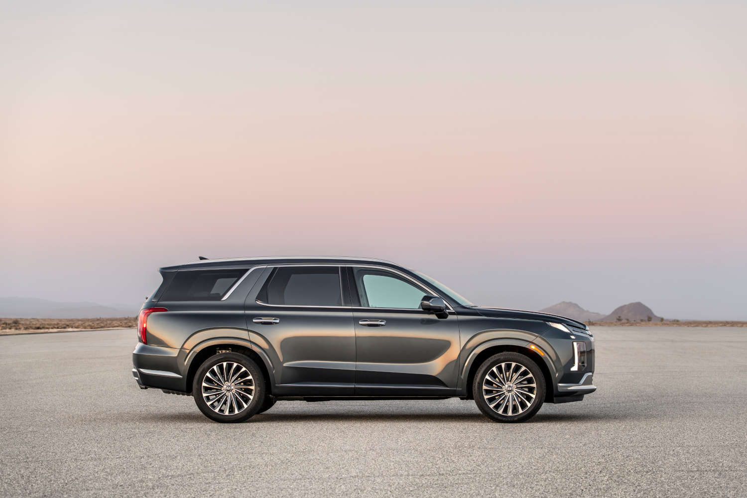 The 2023 Hyundai Palisade midsize SUV at dawn