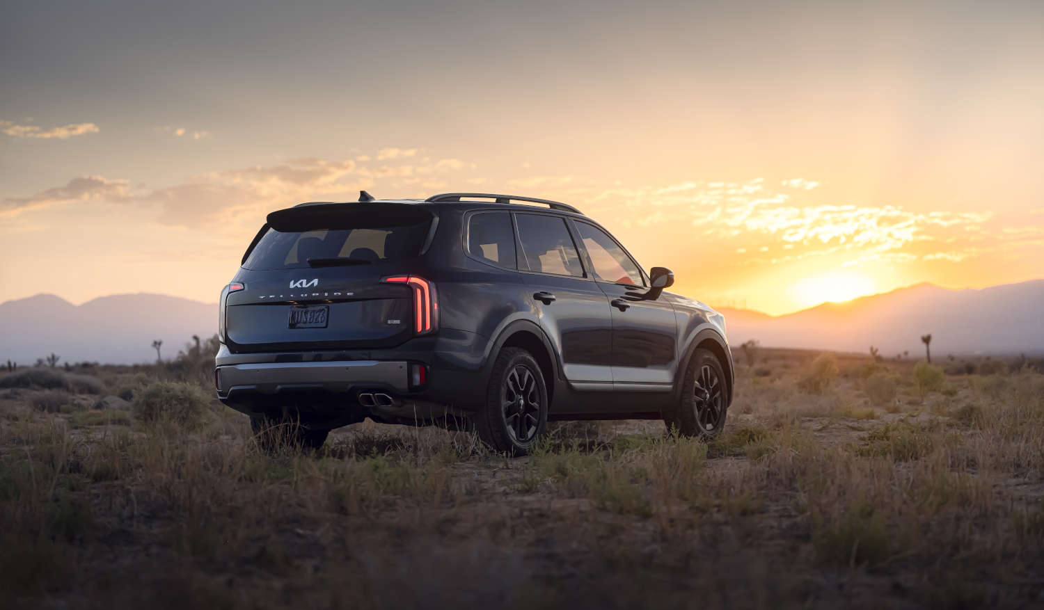 This blue 2023 Kia Telluride earned an IIHS Top Safety Pick award