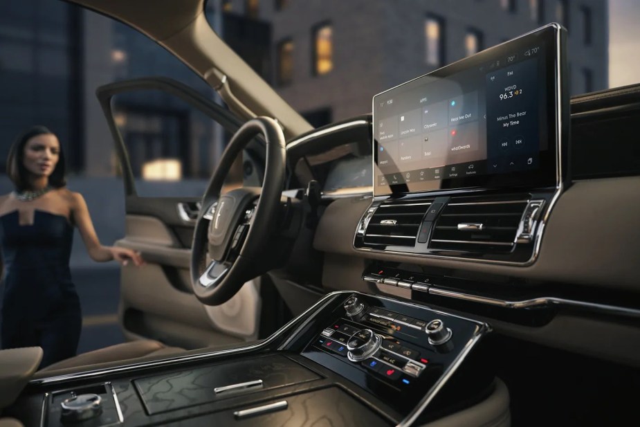 2023 Lincoln Navigator interior 