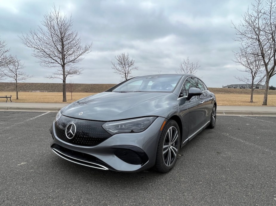 2023 Mercedes-Benz EQE 350 front corner view