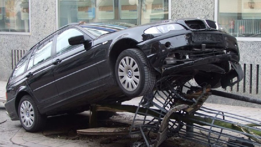 BMW 3 Series 320 in car crash, showing how BMW drivers are one of most stupid and psychopathic in studies