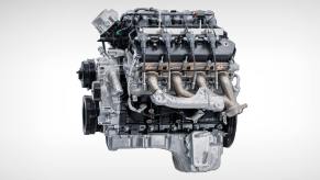 This is a 6.8-liter V8 engine with eight cylinders built by Ford Motor Company for its super duty pickup trucks.