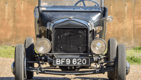 1925 Ford Hot Rod grille and headlights