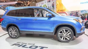 blue 2015 Honda Pilot