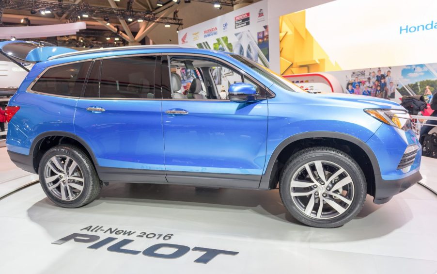 blue 2015 Honda Pilot