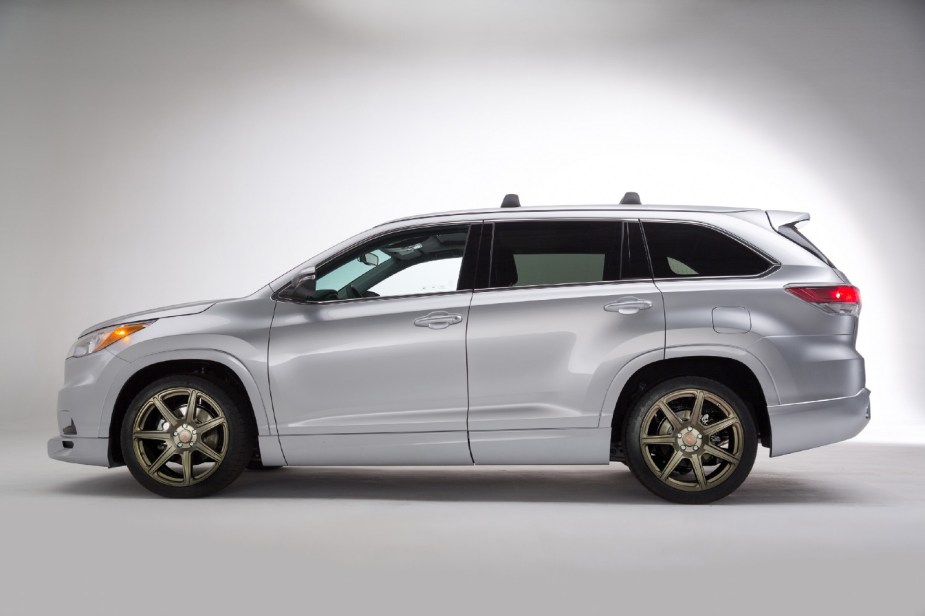 2015 Toyota Highlander in white