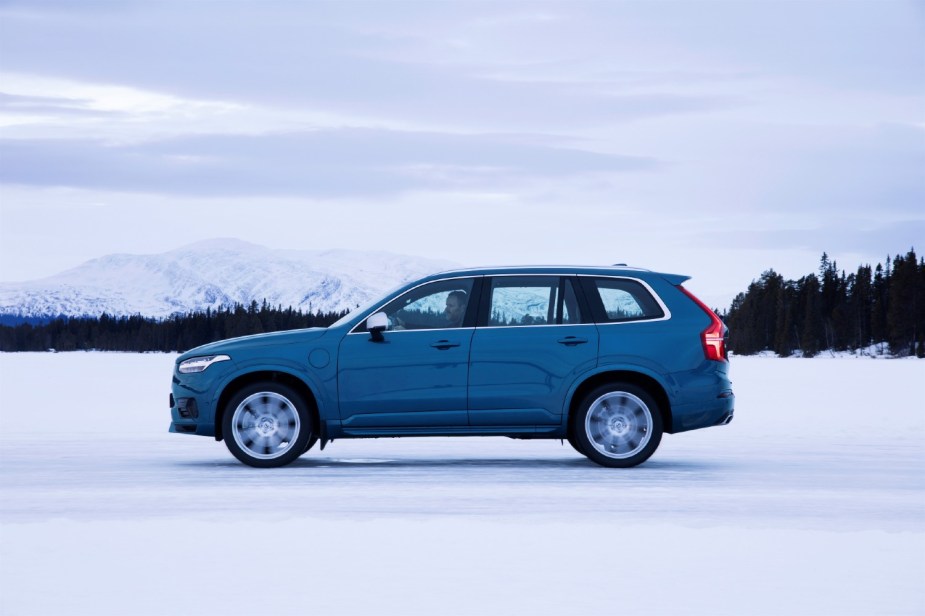 2018 Volvo XC90 in blue 