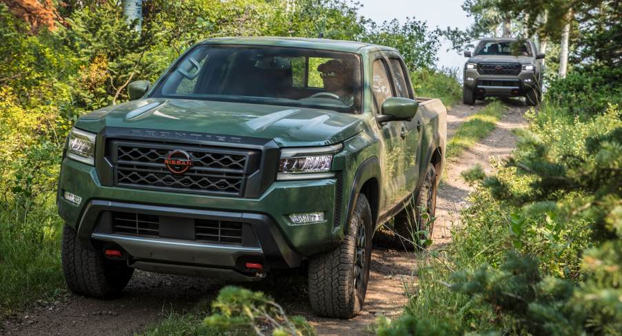 What comes standard with the 2023 Nissan Frontier?